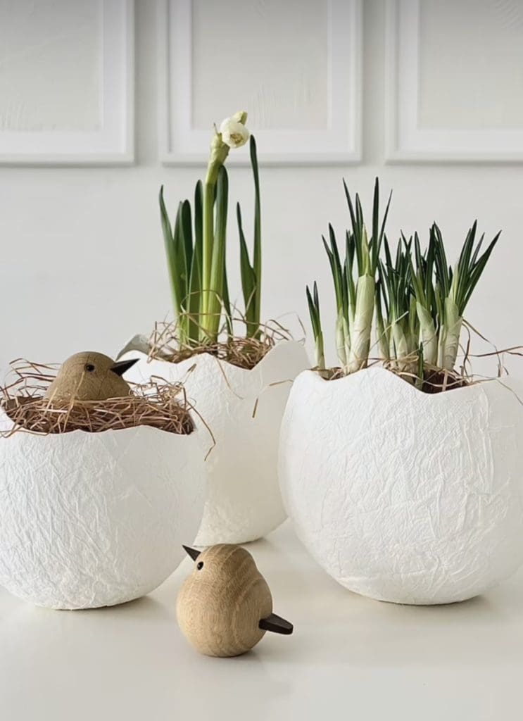 Adorable Easter egg vases
