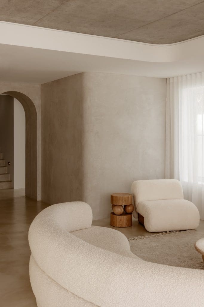 Living room with neutral furniture at Gréce