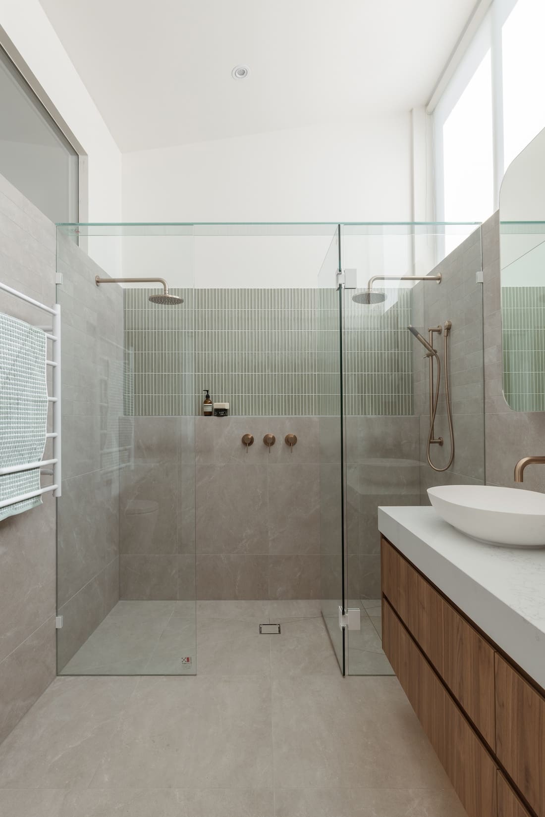 How to update a bathroom using shower screens