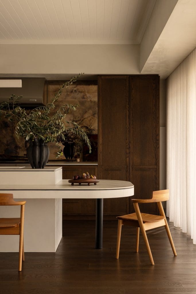 Levelled kitchen island bench at Coastal Alchemy by The Stylesmiths