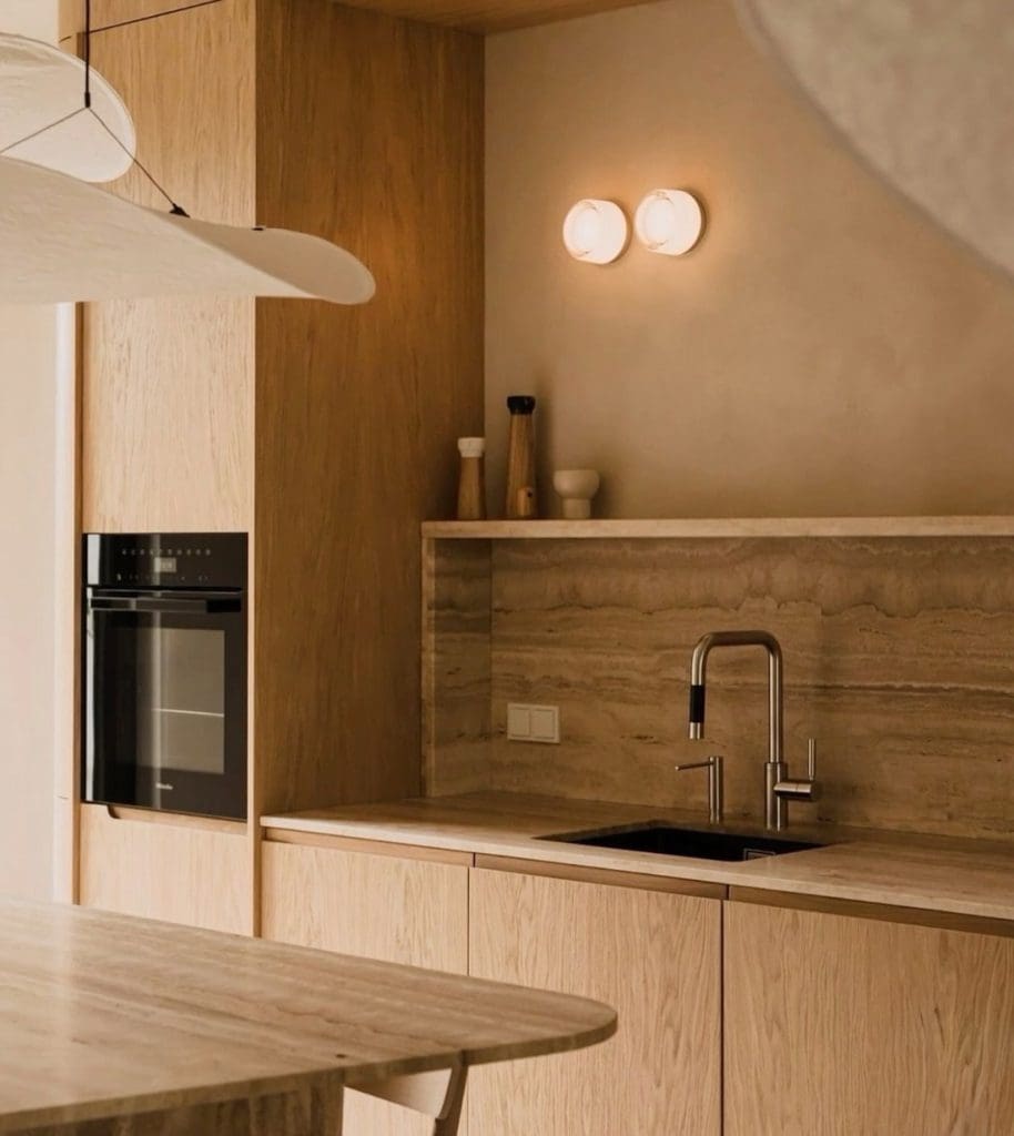 Stone kitchen backsplash with shelf