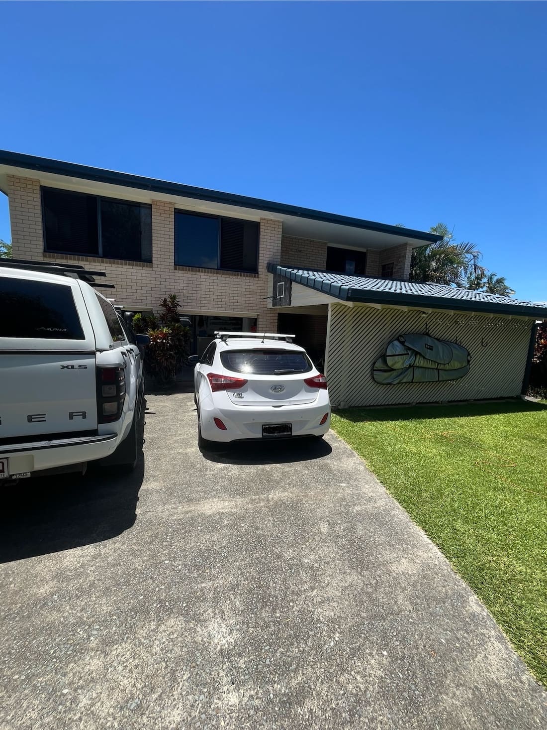 DIY stone wall makeover by Bec Riley from Rileygoodadventures - project before