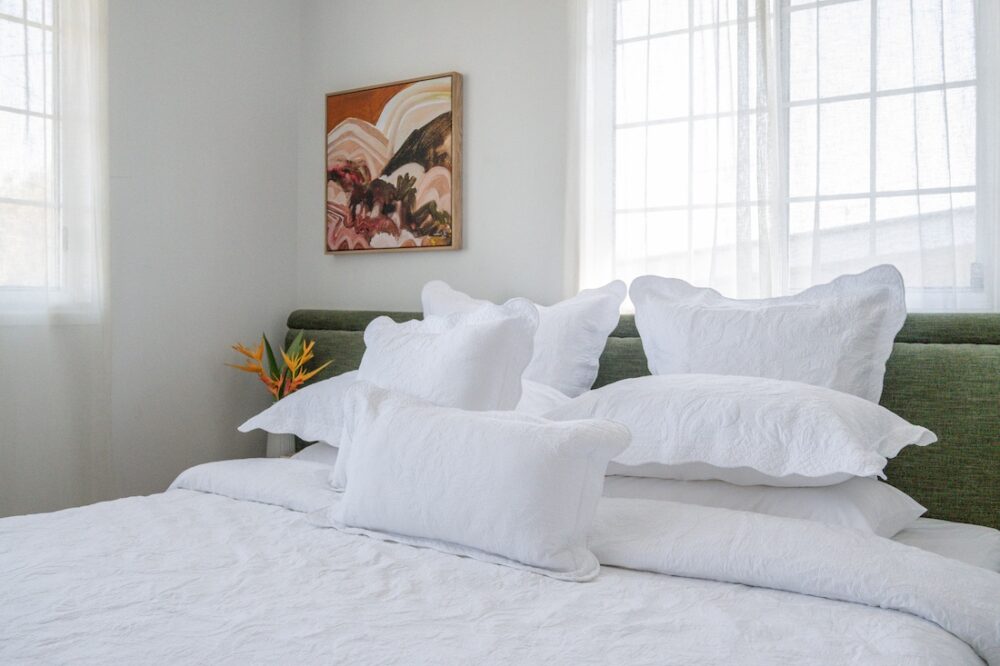 Cushions, textures and finishing touches in solid colour bedding