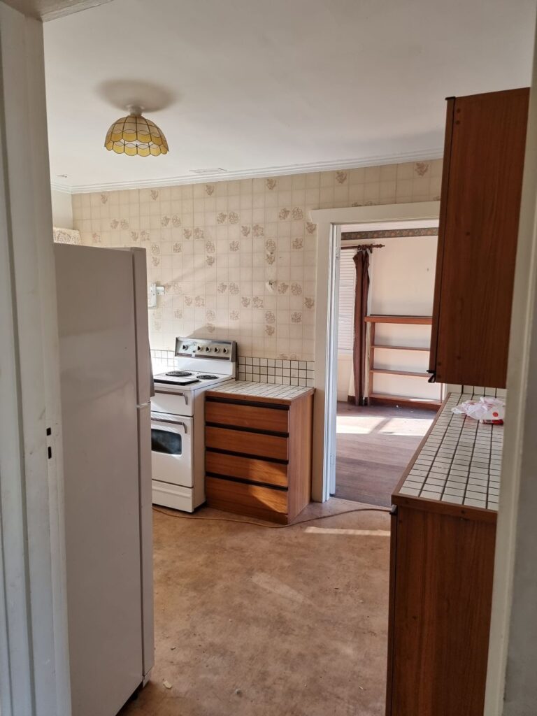 Retro kitchen space prior to remodeling