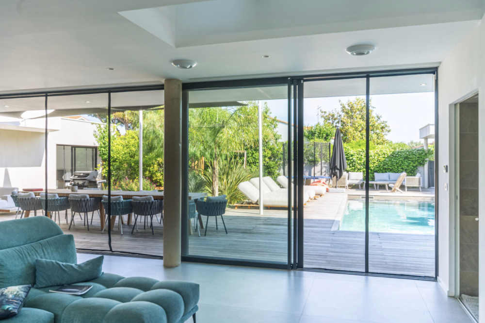Indoor outdoor living with minimal fly screens