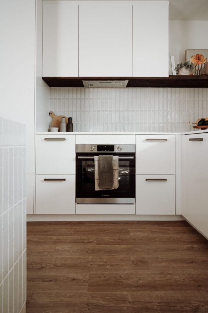 Integrated kitchen oven with white cabinetry