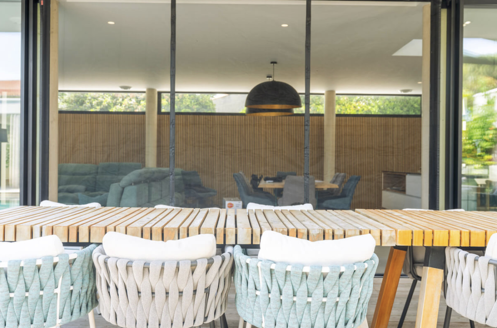 Mesh fly screens