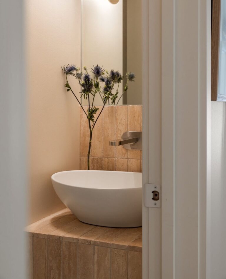 Powder room basin