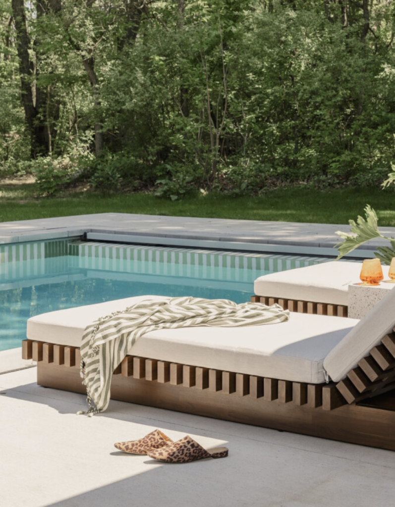 Stripe tile pool water edge
