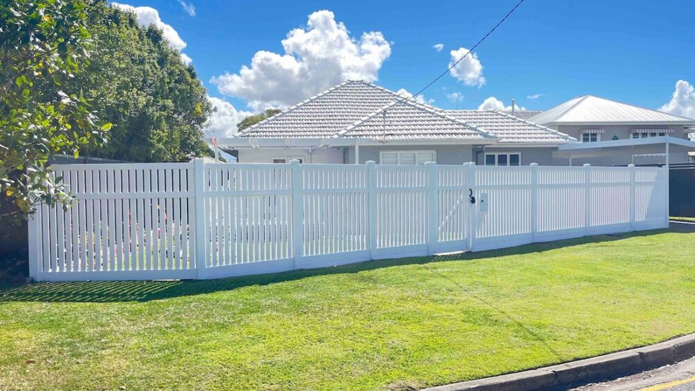PVC_white_picket_fence